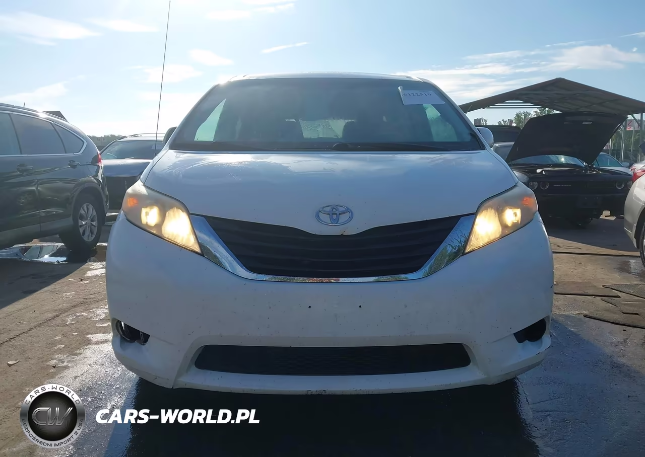 2011 Toyota Sienna Le V6 VIN:5TDKK3DC6BS009021 - 12