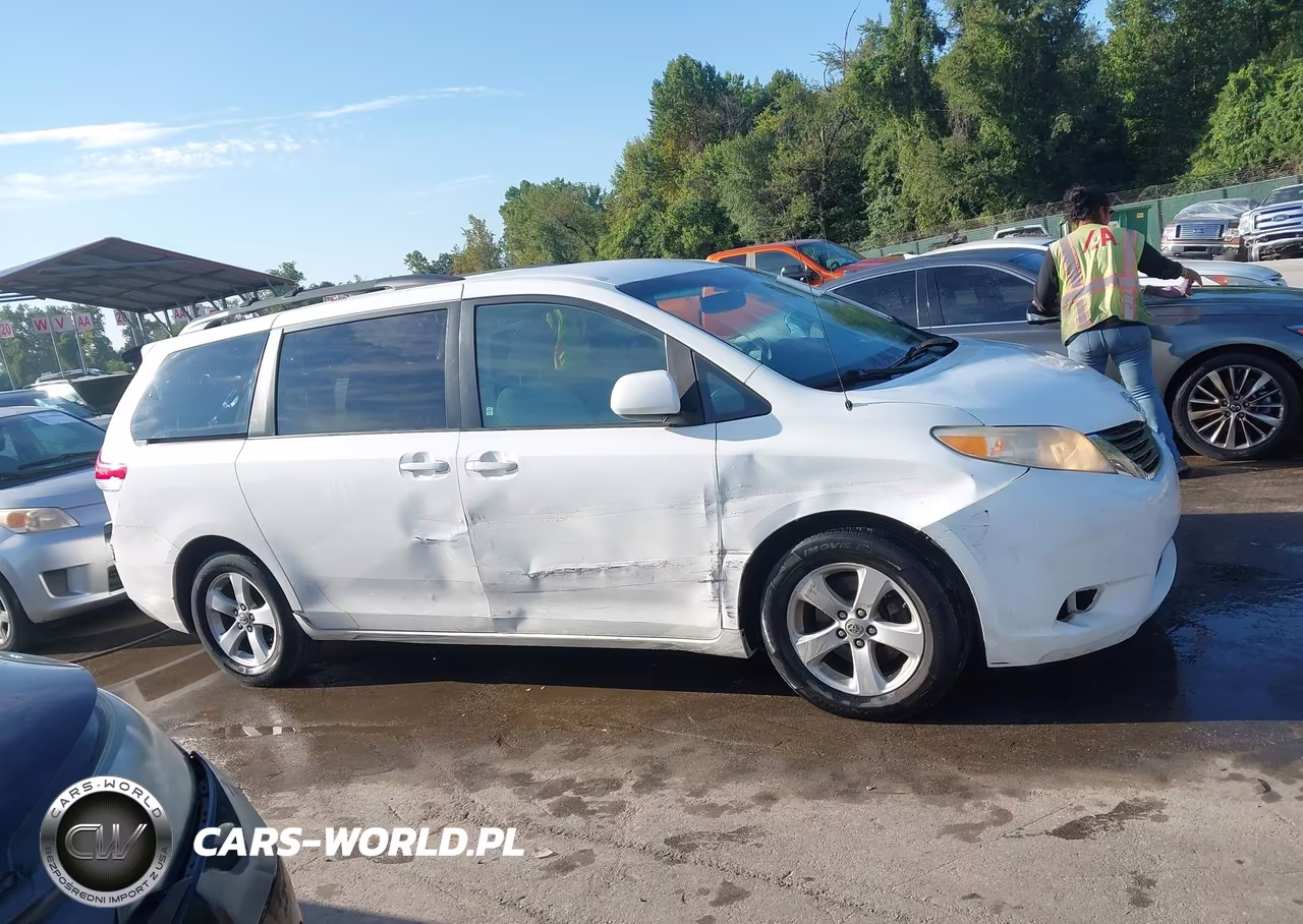 2011 Toyota Sienna Le V6 VIN:5TDKK3DC6BS009021 - 13