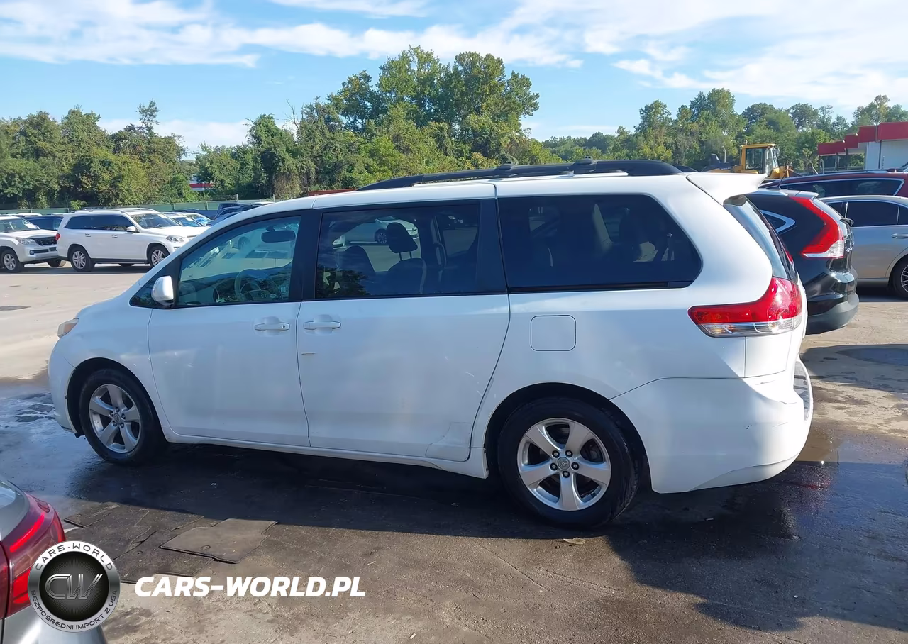 2011 Toyota Sienna Le V6 VIN:5TDKK3DC6BS009021 - 14