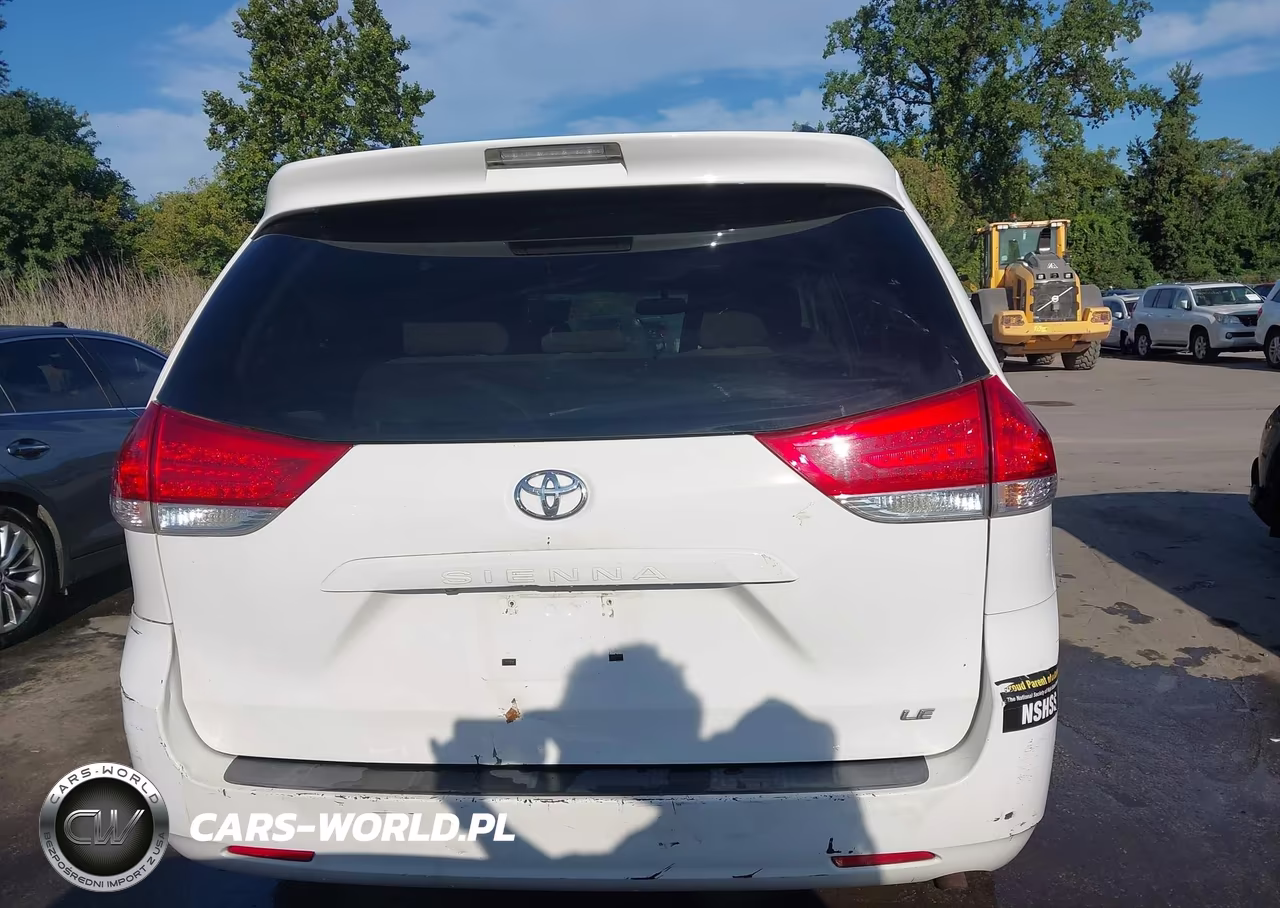 2011 Toyota Sienna Le V6 VIN:5TDKK3DC6BS009021 - 17