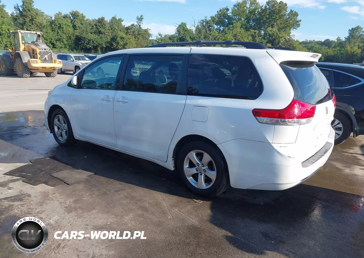 2011 Toyota Sienna Le V6 VIN:5TDKK3DC6BS009021 - 3