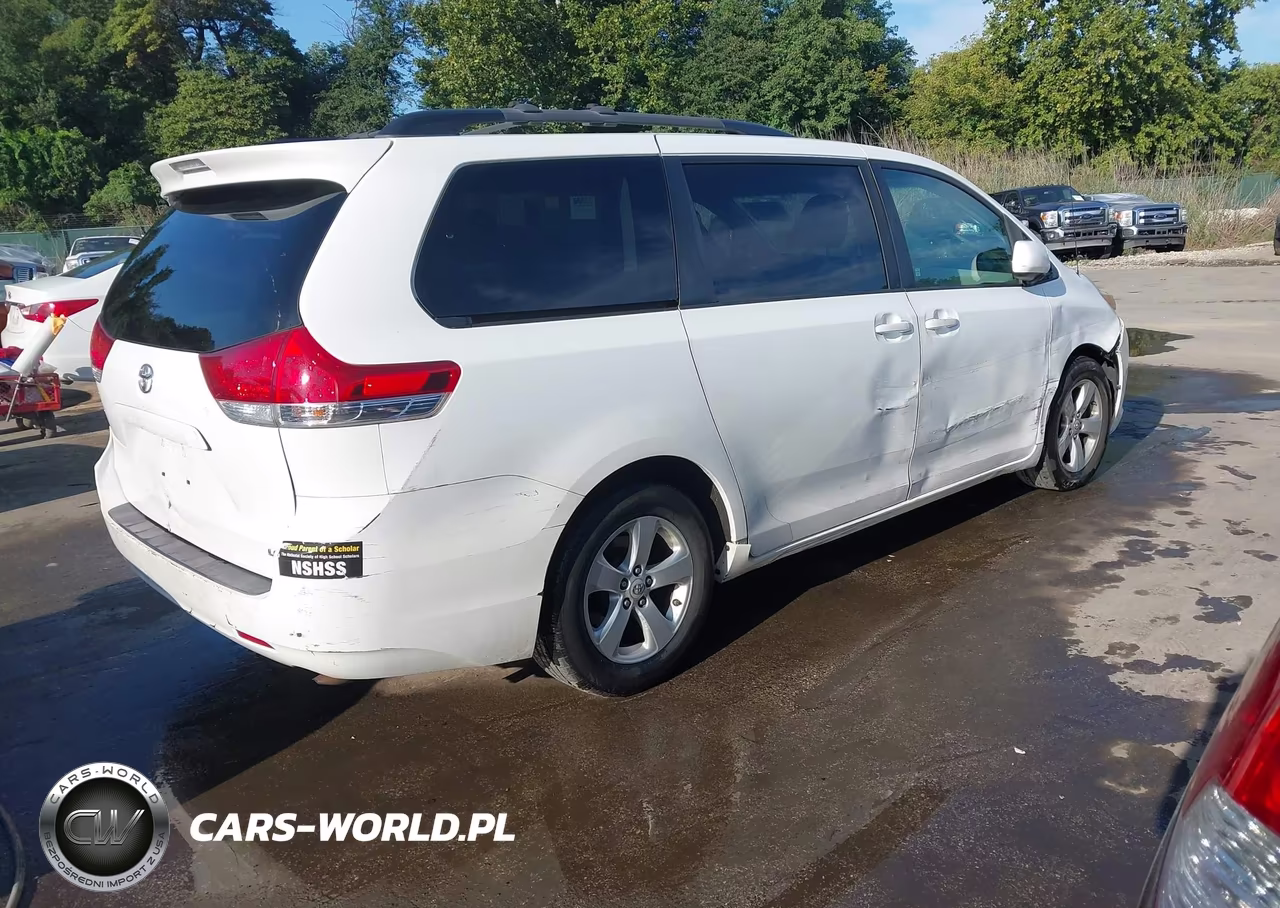 2011 Toyota Sienna Le V6 VIN:5TDKK3DC6BS009021 - 4