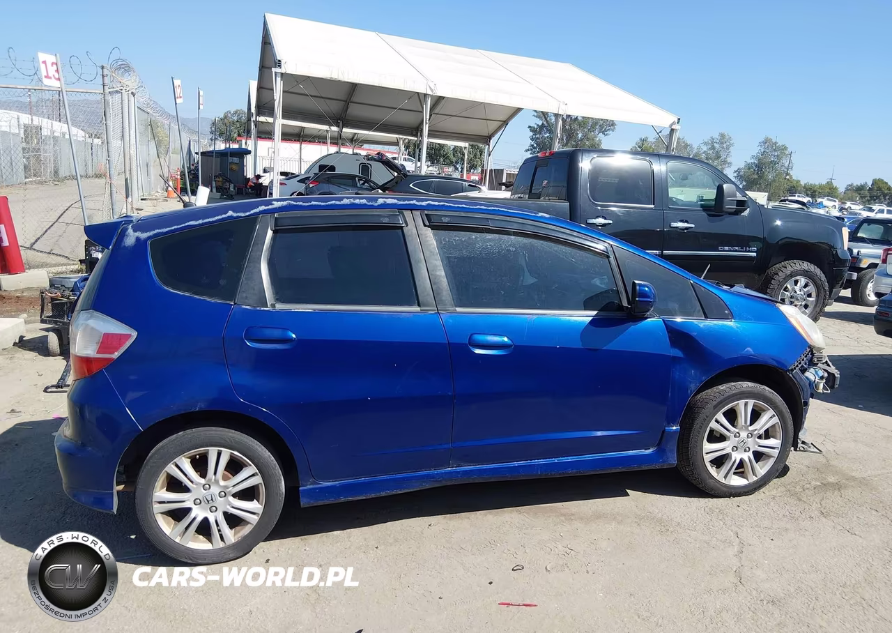 2010 Honda Fit Sport VIN:JHMGE8H45AS012591 - 13
