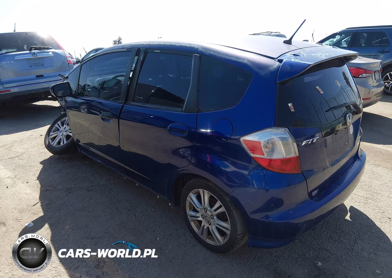 2010 Honda Fit Sport VIN:JHMGE8H45AS012591 - 3