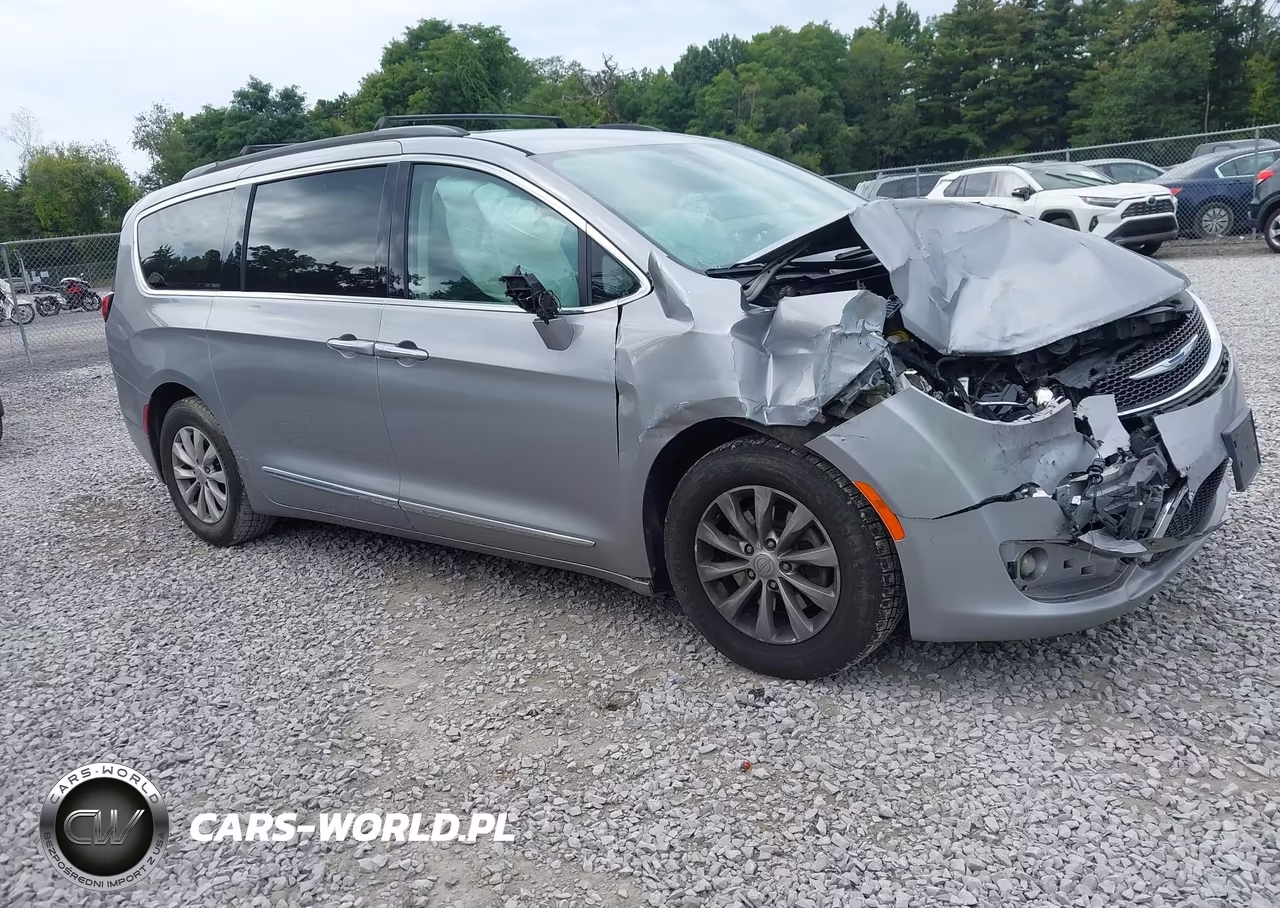 2017 Chrysler Pacifica Touring-L