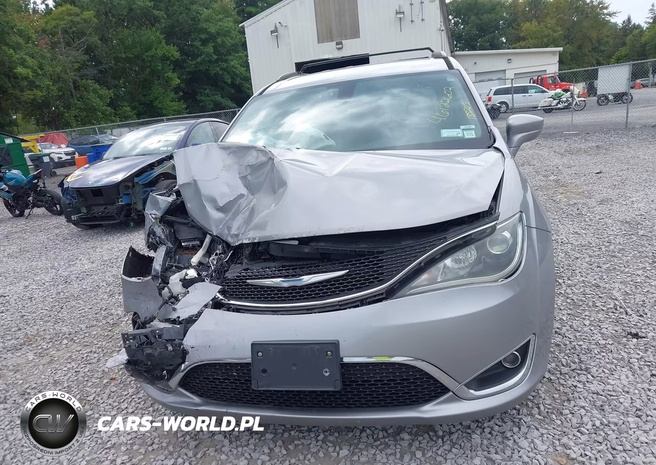 2017 Chrysler Pacifica Touring-L VIN:2C4RC1BG1HR539971 - 12