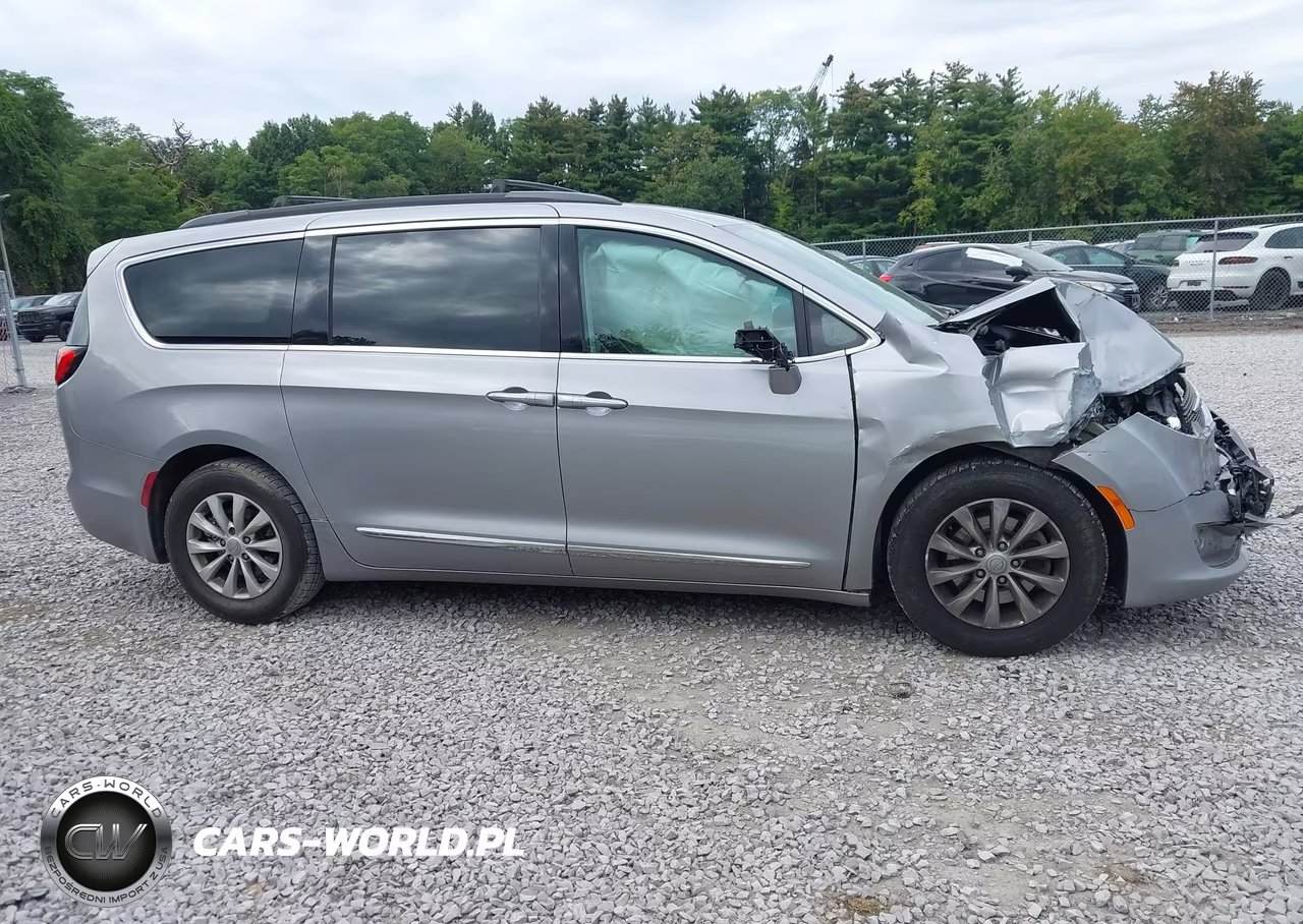 2017 Chrysler Pacifica Touring-L VIN:2C4RC1BG1HR539971 - 13