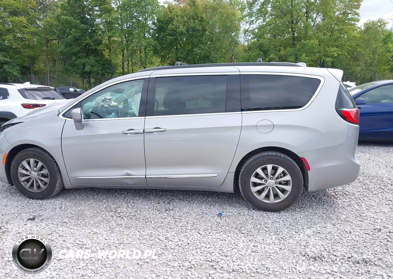2017 Chrysler Pacifica Touring-L VIN:2C4RC1BG1HR539971 - 14