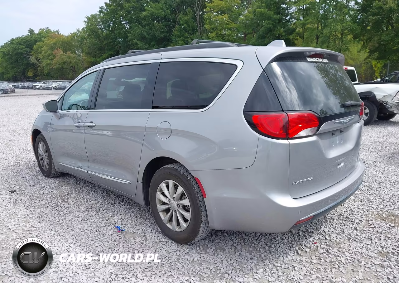 2017 Chrysler Pacifica Touring-L VIN:2C4RC1BG1HR539971 - 3