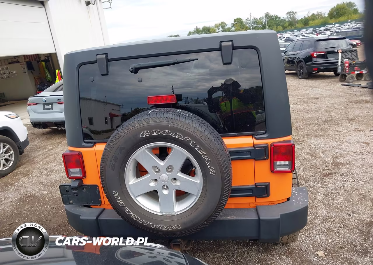 2012 Jeep Wrangler Unlimited Sport VIN:1C4HJWDG0CL208571 - 16