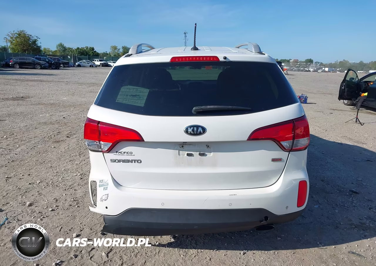 2015 Kia Sorento Lx VIN:5XYKTCA65FG641121 - 15
