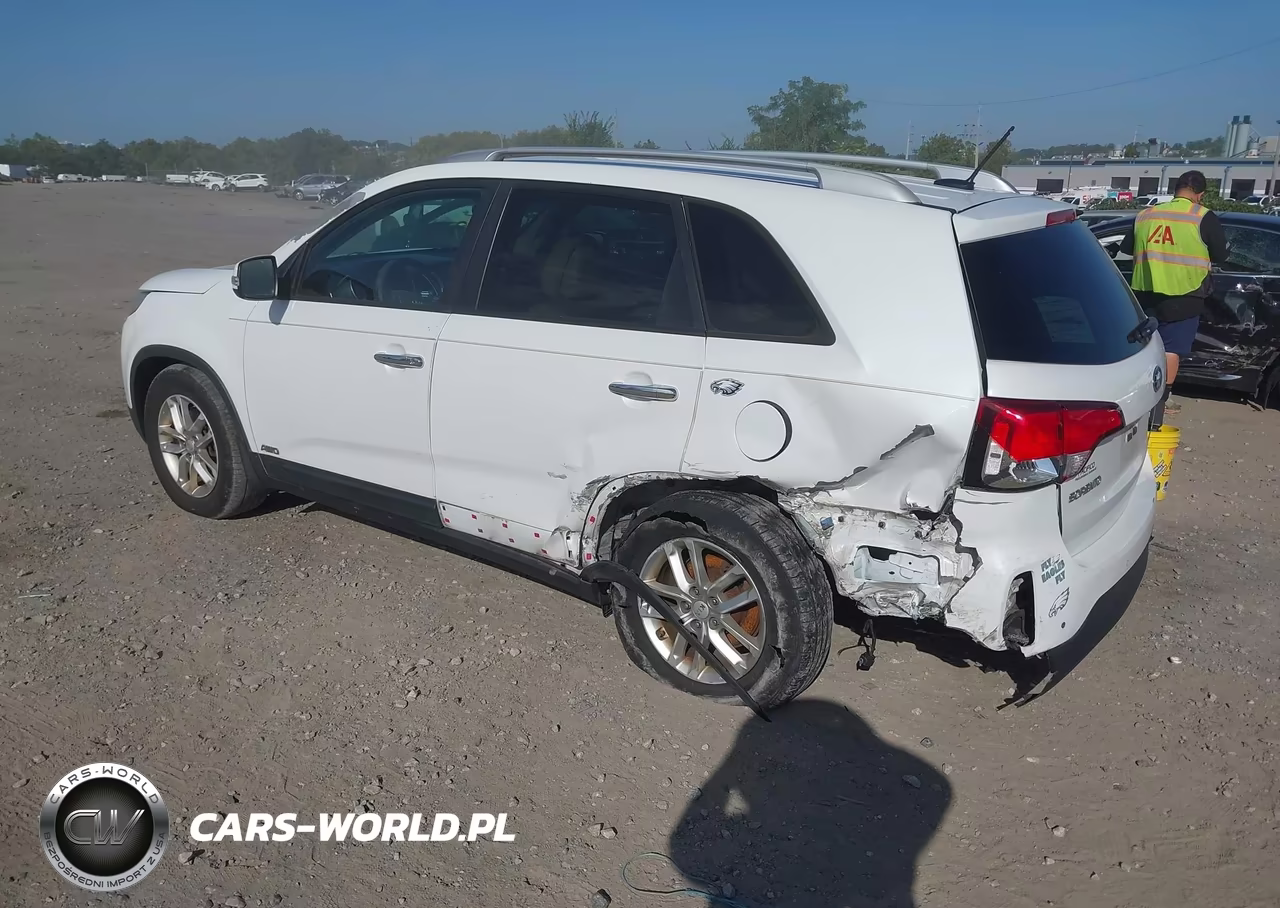 2015 Kia Sorento Lx VIN:5XYKTCA65FG641121 - 3