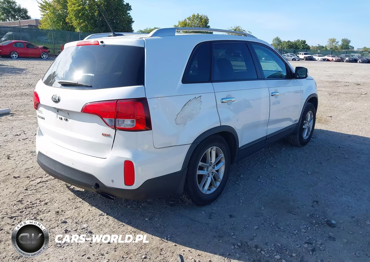 2015 Kia Sorento Lx VIN:5XYKTCA65FG641121 - 4