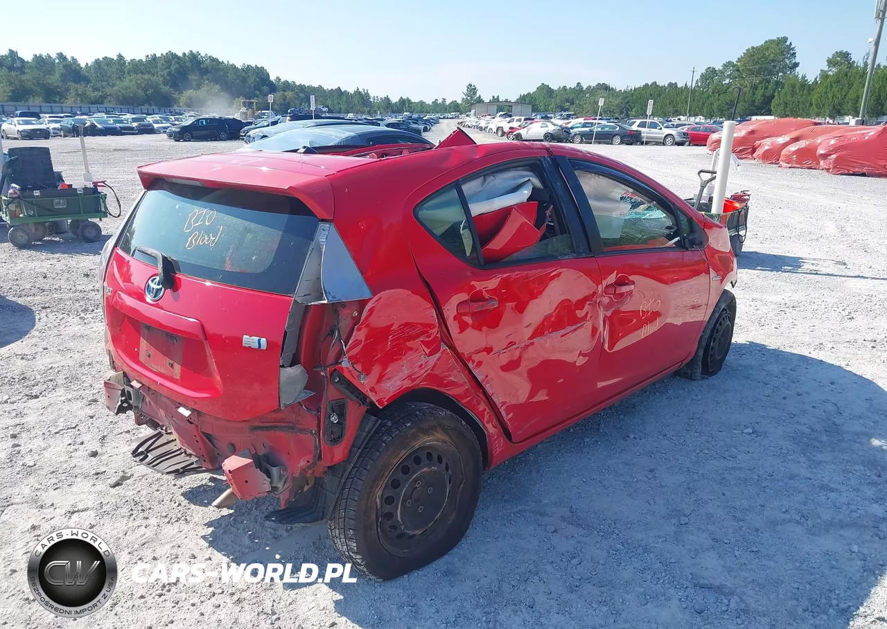 2014 Toyota Prius C One VIN:JTDKDTB38E1066903 - 4