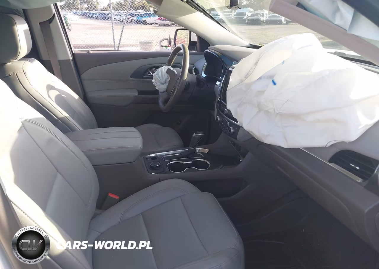 2019 Chevrolet Traverse Premier VIN:1GNEVKKW8KJ312799 - 5