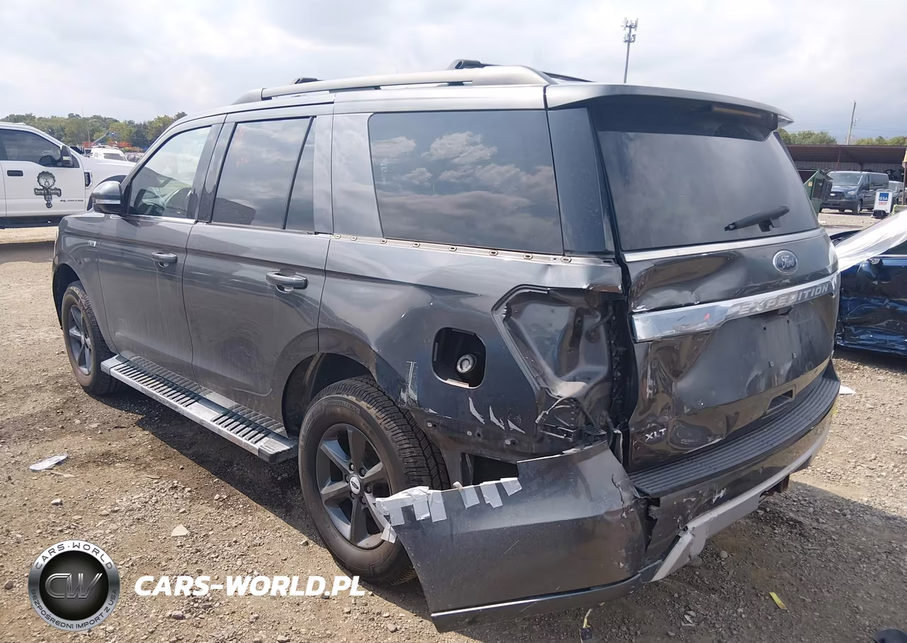 2018 Ford Expedition Xlt VIN:1FMJU1JT2JEA17292 - 3