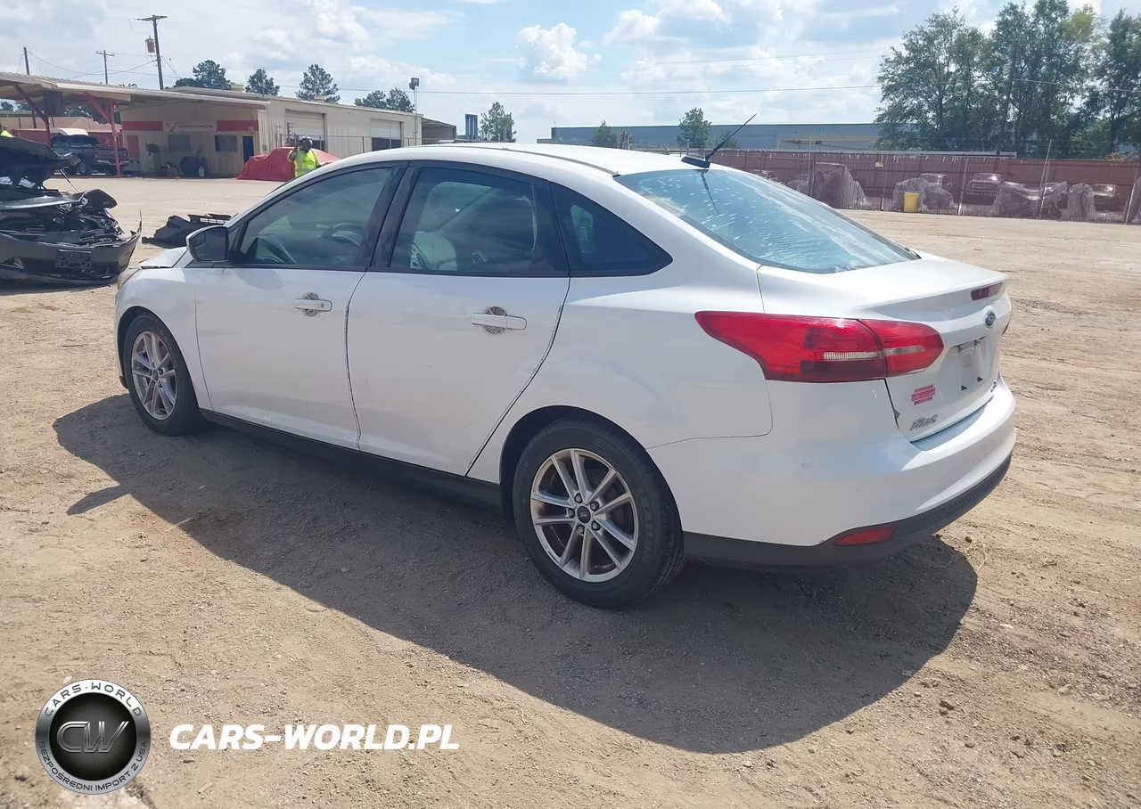 2016 Ford Focus Se VIN:1FADP3F25GL267432 - 3