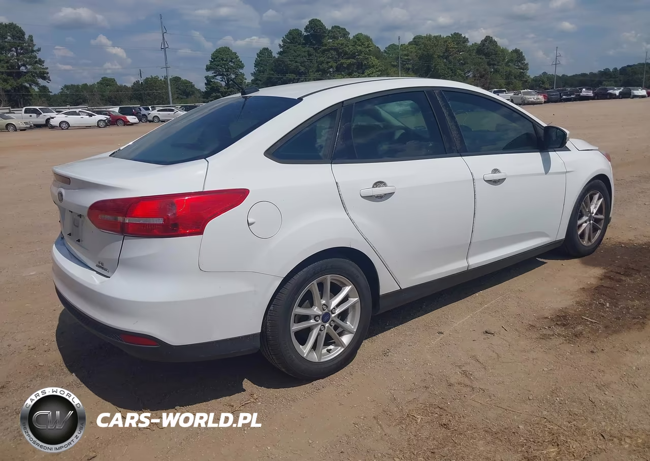 2016 Ford Focus Se VIN:1FADP3F25GL267432 - 4