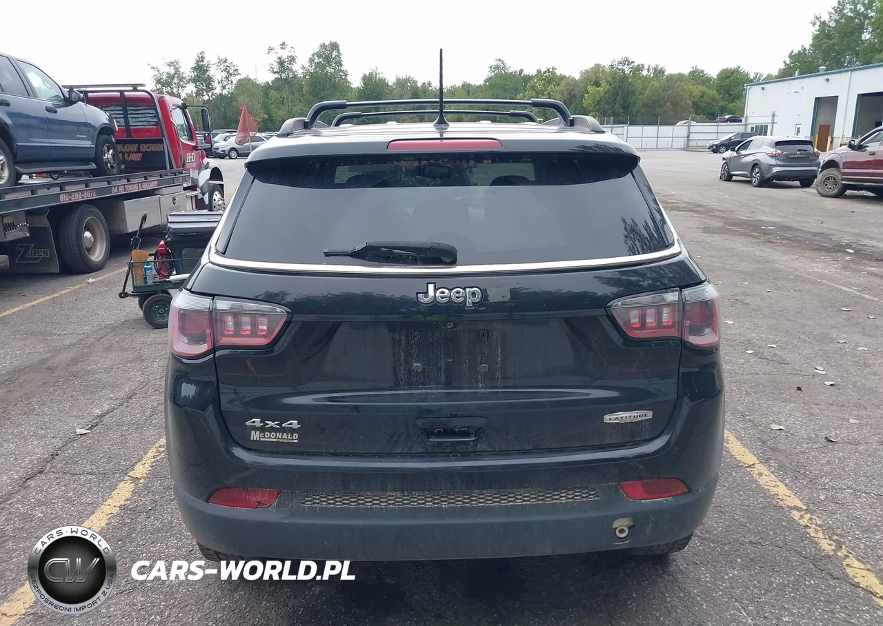 2018 Jeep Compass Latitude 4X4 VIN:3C4NJDBB7JT185533 - 16