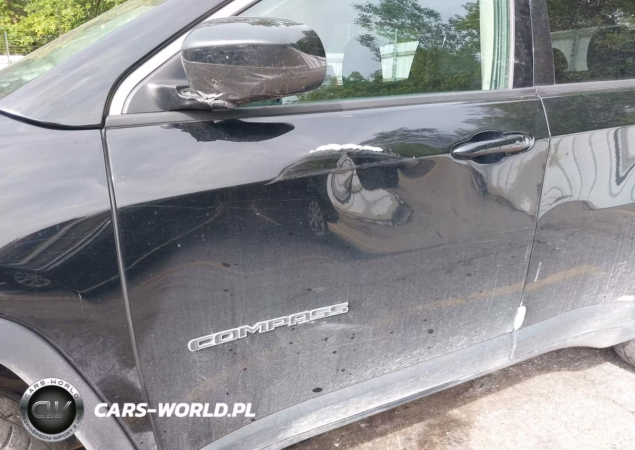 2018 Jeep Compass Latitude 4X4 VIN:3C4NJDBB7JT185533 - 18