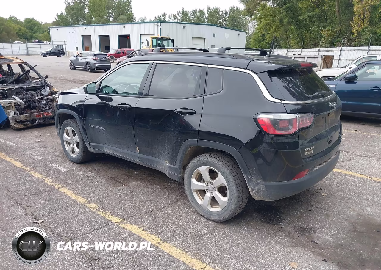 2018 Jeep Compass Latitude 4X4 VIN:3C4NJDBB7JT185533 - 3