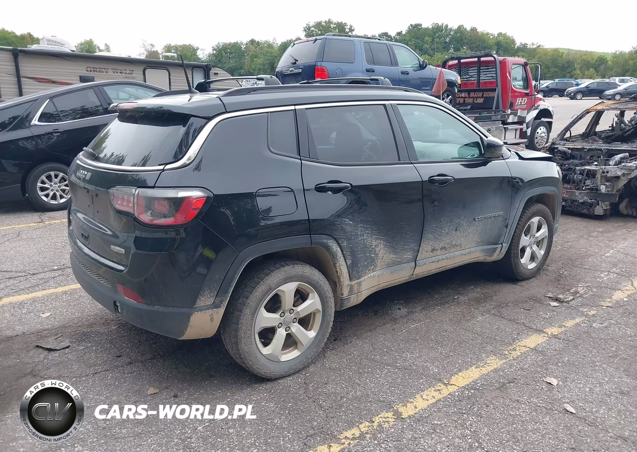 2018 Jeep Compass Latitude 4X4 VIN:3C4NJDBB7JT185533 - 4