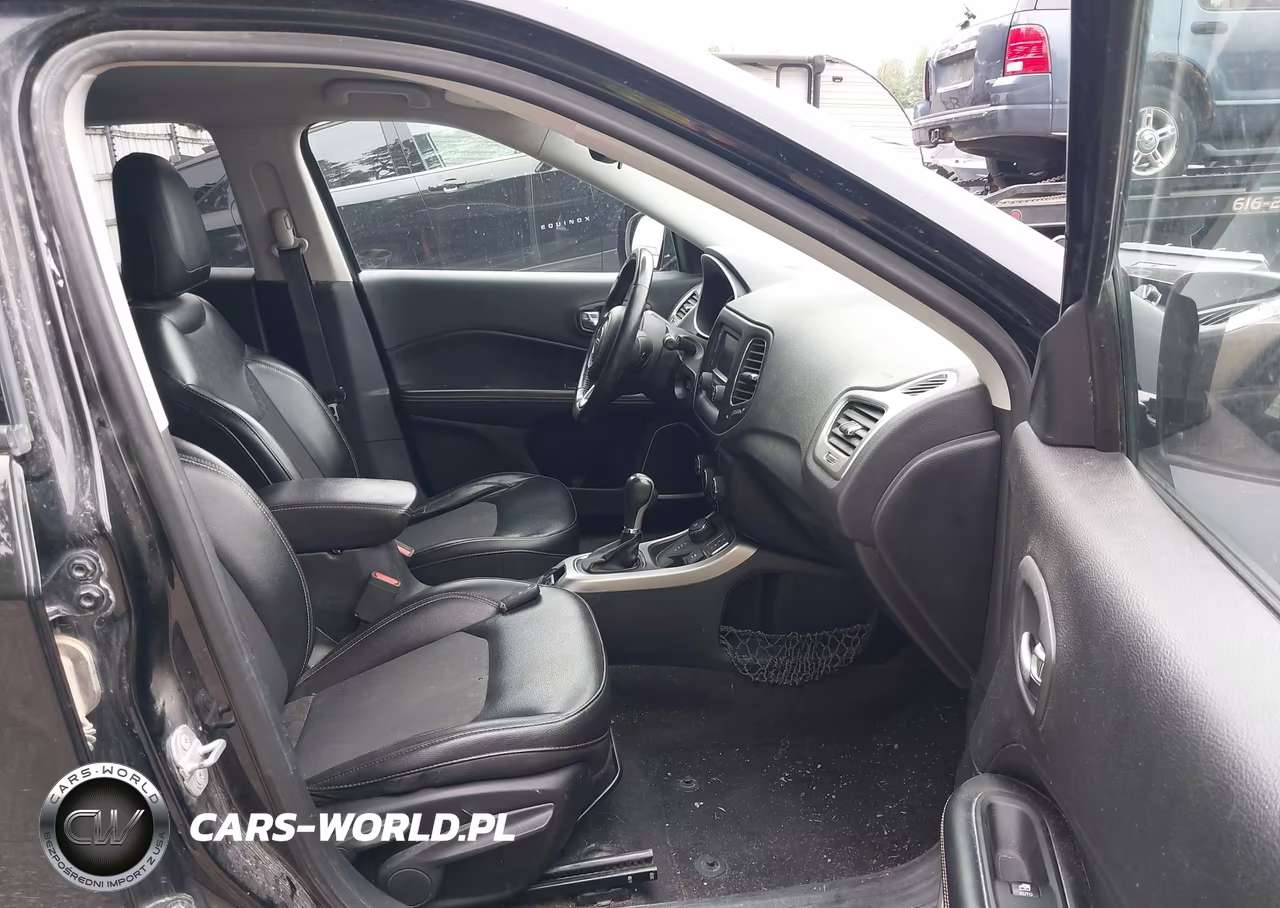 2018 Jeep Compass Latitude 4X4 VIN:3C4NJDBB7JT185533 - 5