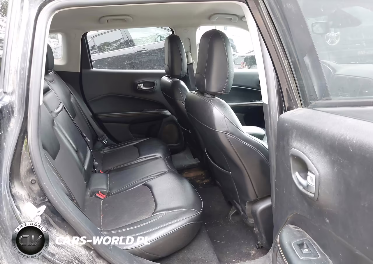 2018 Jeep Compass Latitude 4X4 VIN:3C4NJDBB7JT185533 - 8