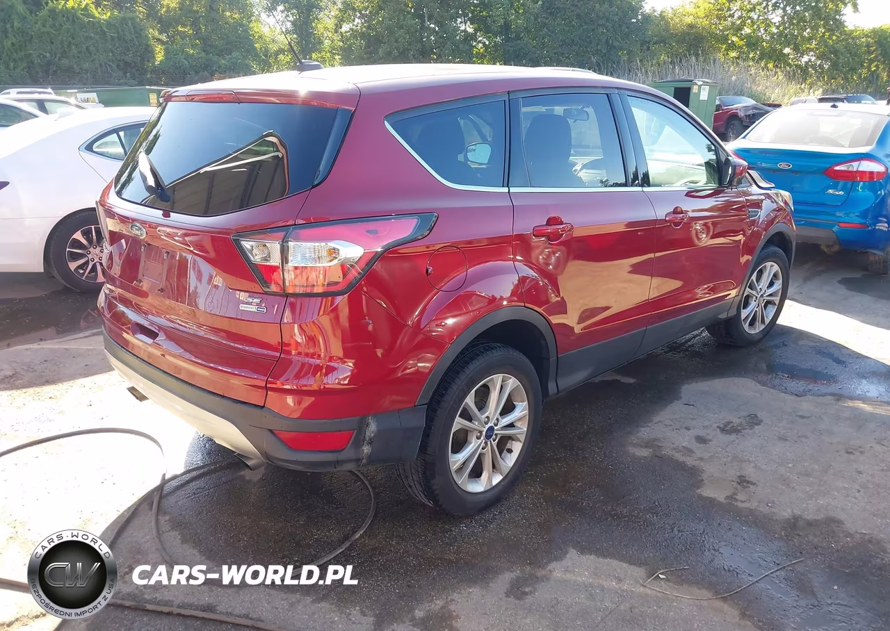 2017 Ford Escape Se VIN:1FMCU9GD4HUA27328 - 4