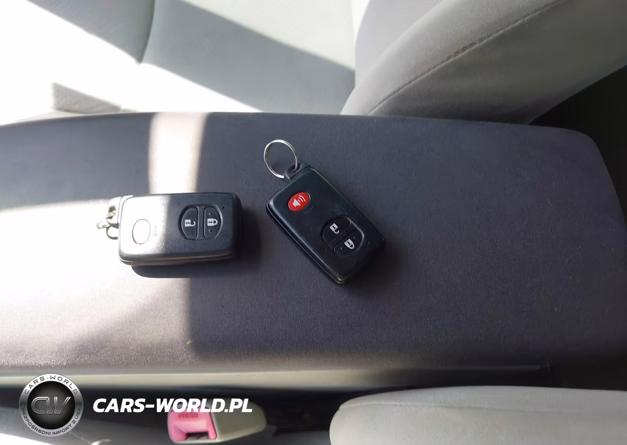 2011 Toyota Prius Two VIN:JTDKN3DU1B0273038 - 11