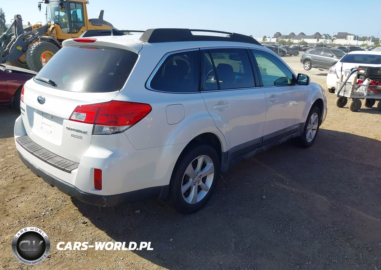 2014 Subaru Outback 2.5I Premium VIN:4S4BRBCCXE3245180 - 4