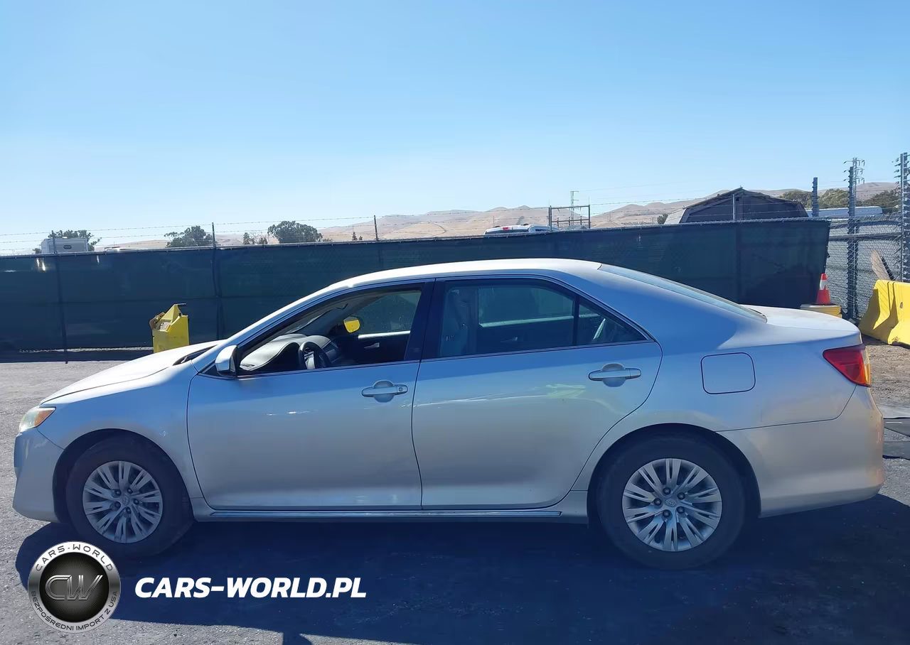2014 Toyota Camry Le VIN:4T4BF1FK0ER372199 - 14