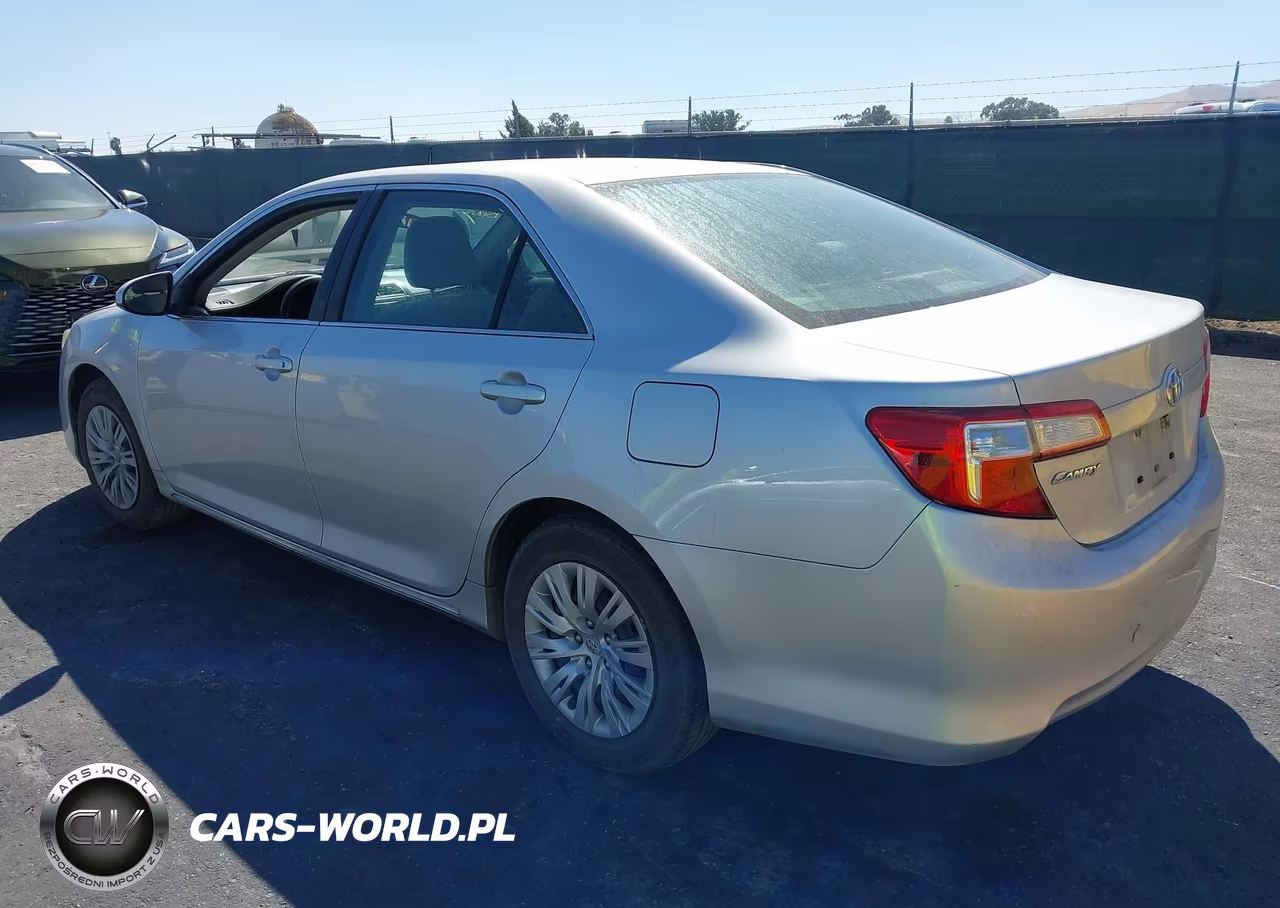 2014 Toyota Camry Le VIN:4T4BF1FK0ER372199 - 3