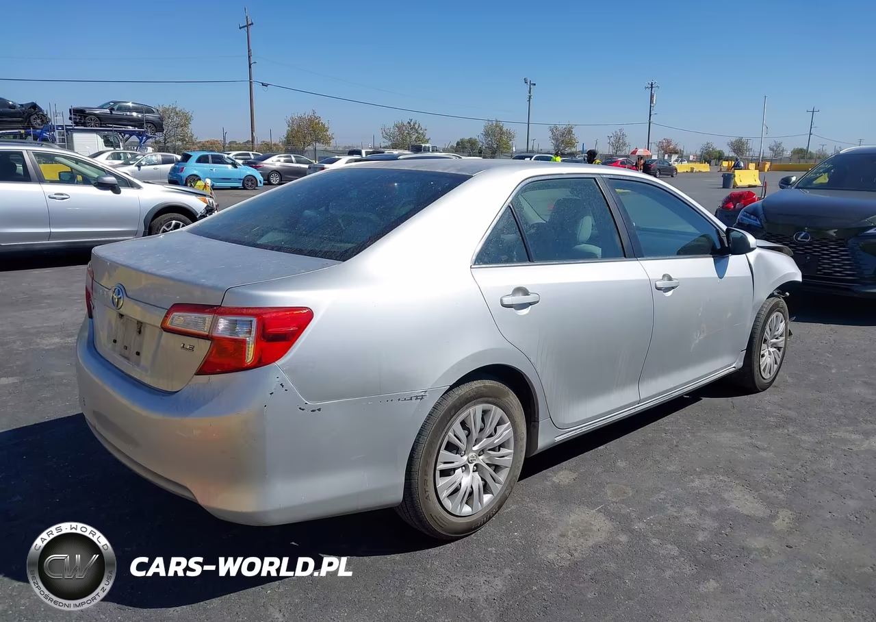 2014 Toyota Camry Le VIN:4T4BF1FK0ER372199 - 4