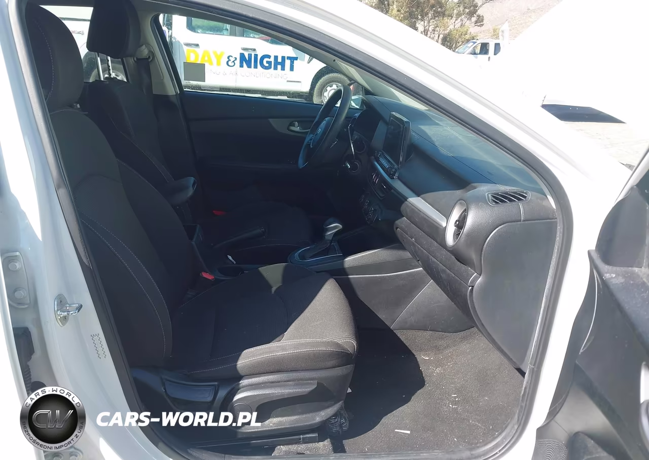 2020 Kia Forte Lxs VIN:3KPF24ADXLE175039 - 5