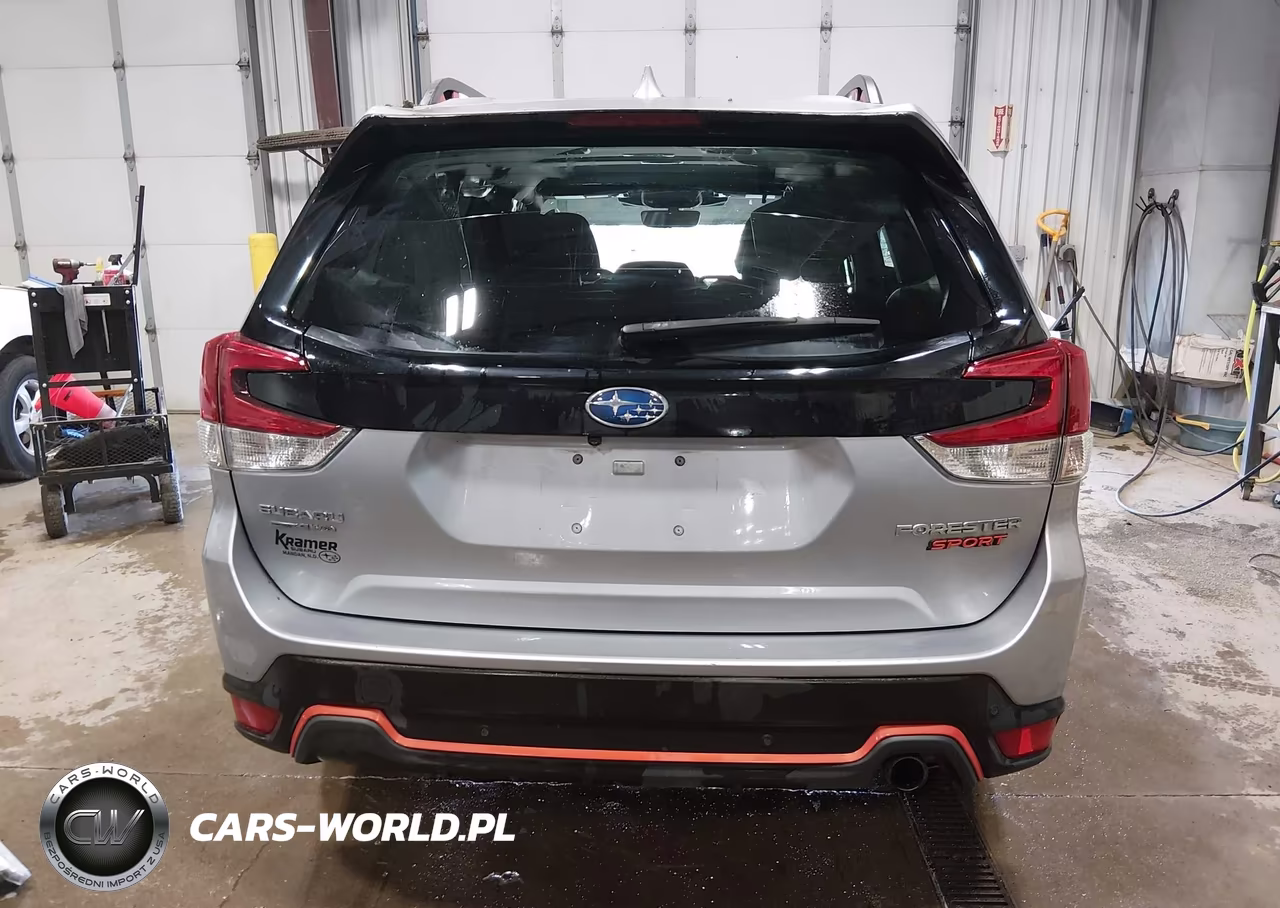 2022 Subaru Forester Sport VIN:JF2SKAJC9NH415944 - 17