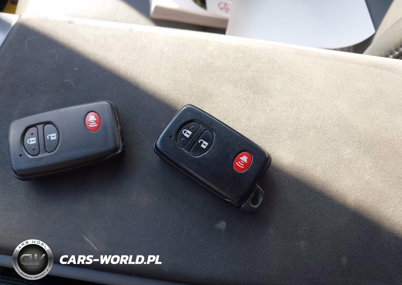 2012 Toyota Prius V Five VIN:JTDZN3EU6C3160375 - 11