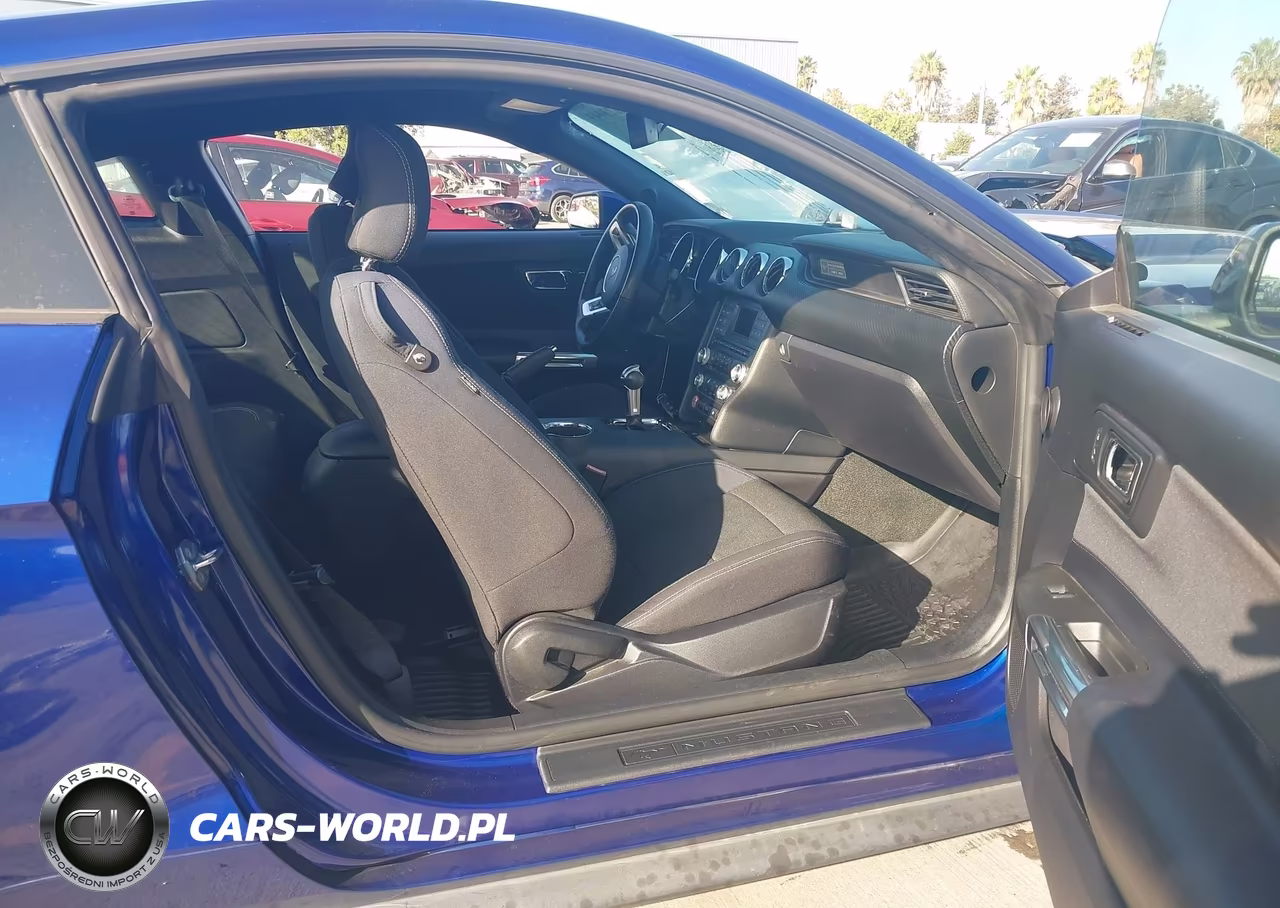 2016 Ford Mustang V6 VIN:1FA6P8AM3G5323628 - 5