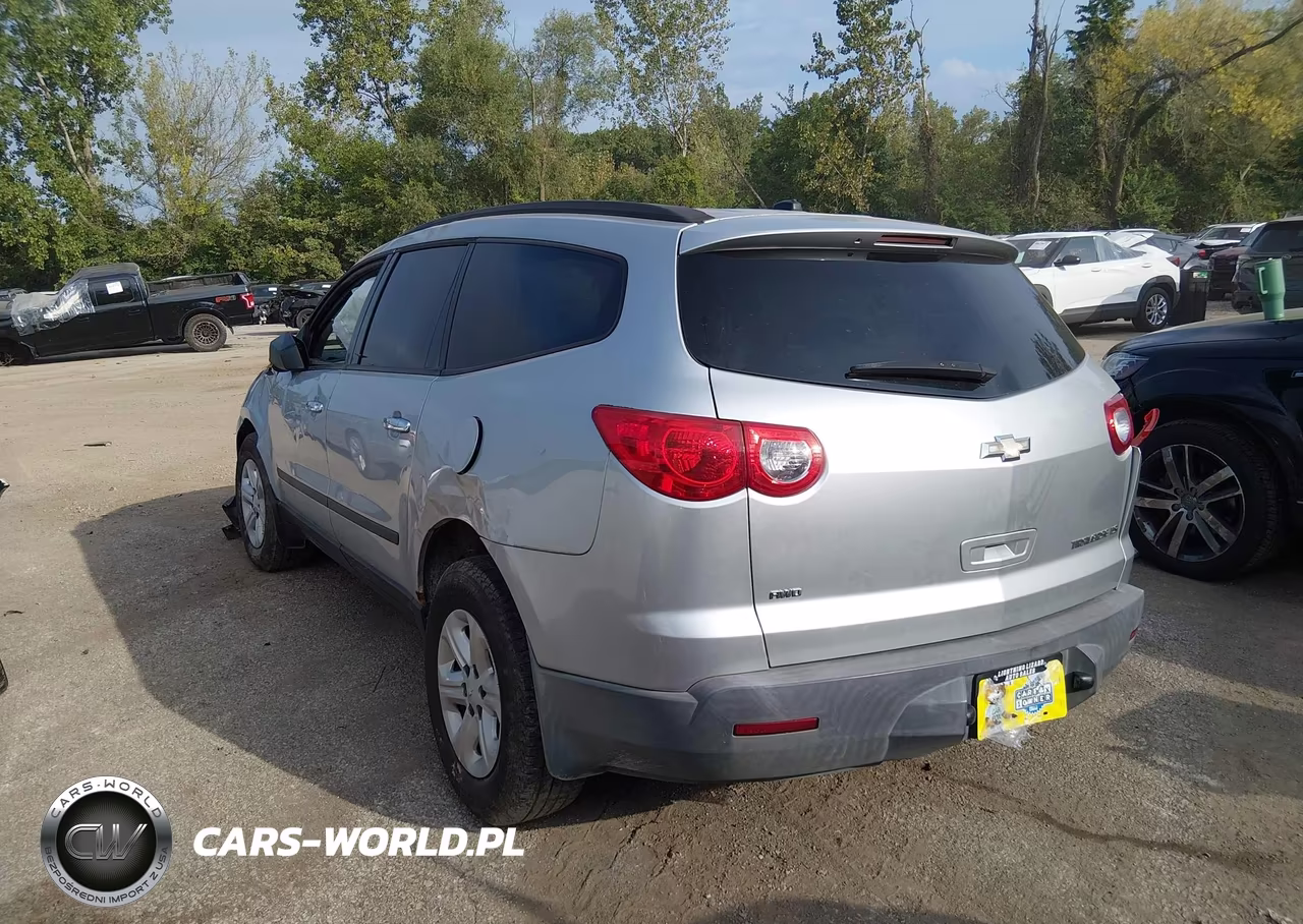 2011 Chevrolet Traverse Ls VIN:1GNKVEEDXBJ374817 - 3