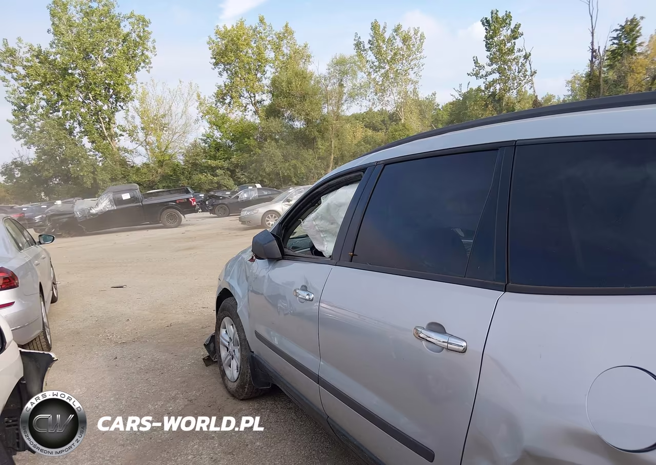 2011 Chevrolet Traverse Ls VIN:1GNKVEEDXBJ374817 - 6