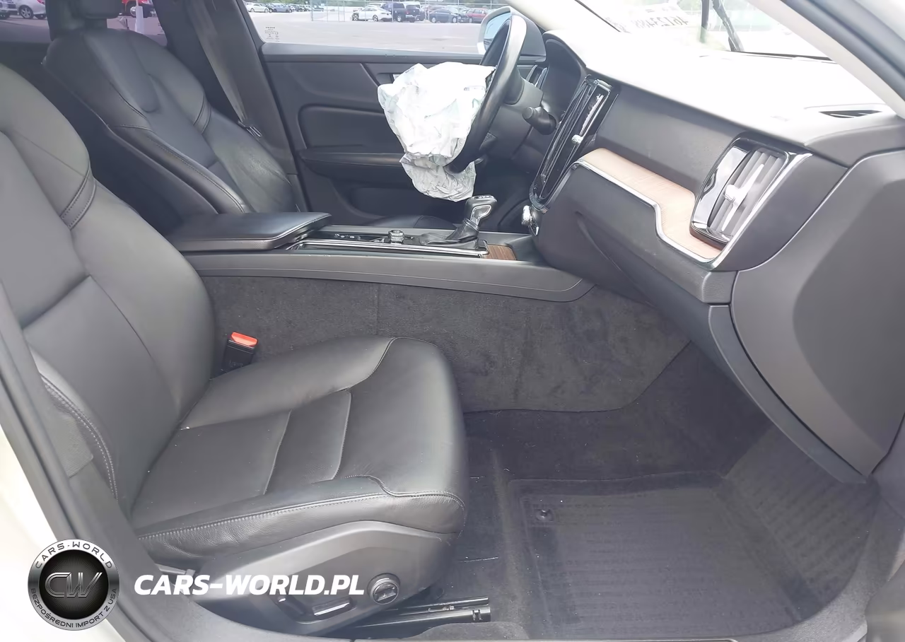 2019 Volvo S60 T5 Momentum VIN:7JR102FK7KG000663 - 5