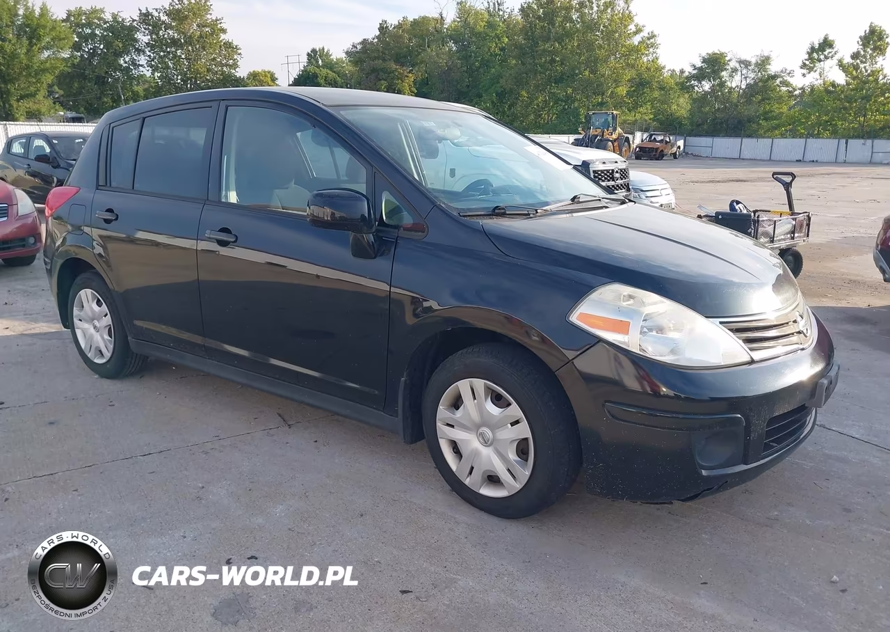 2011 Nissan Versa 1.8S – zdjęcie 1 z 11