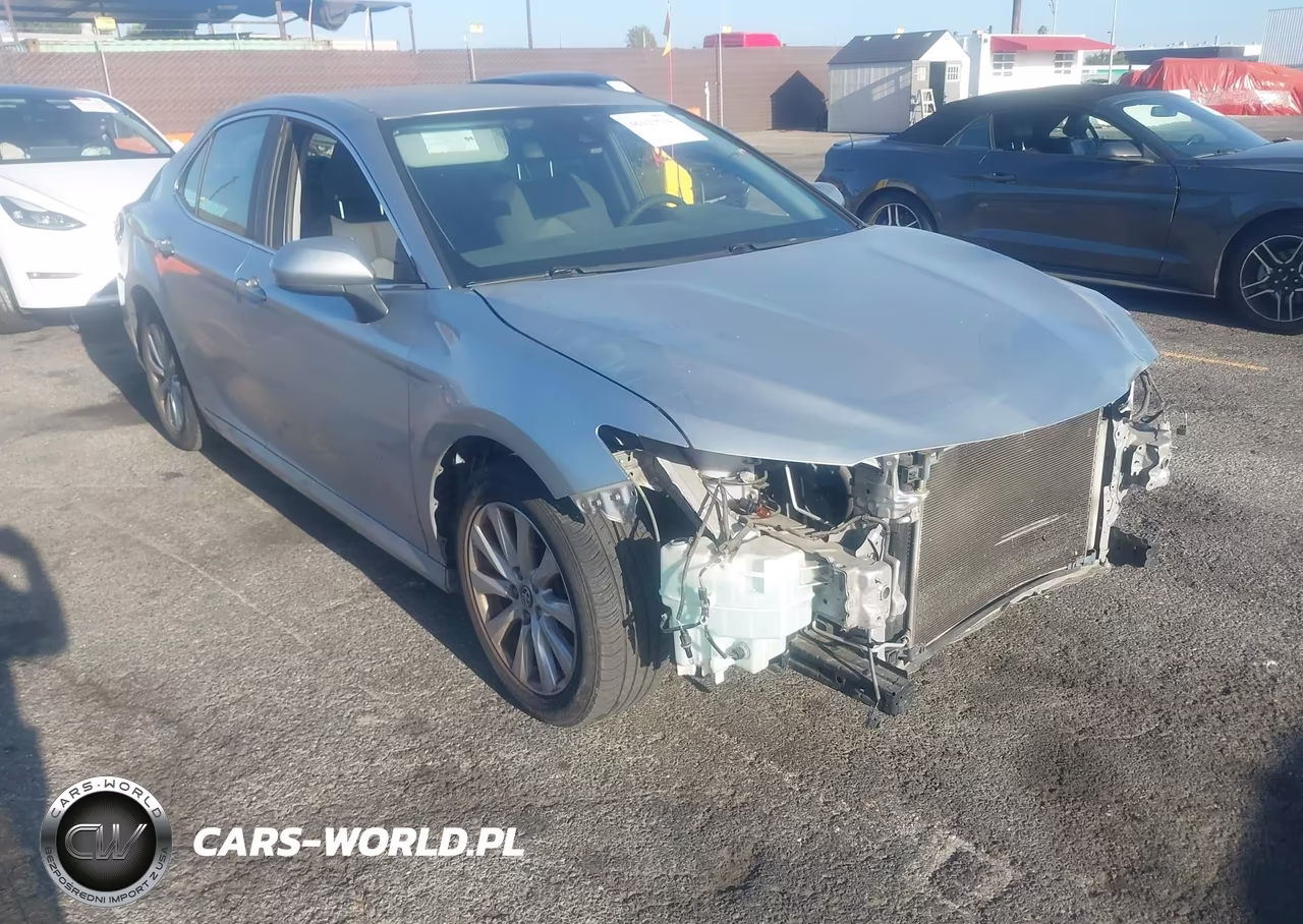 2018 Toyota Camry Le VIN:JTNB11HK1J3032520 - 1