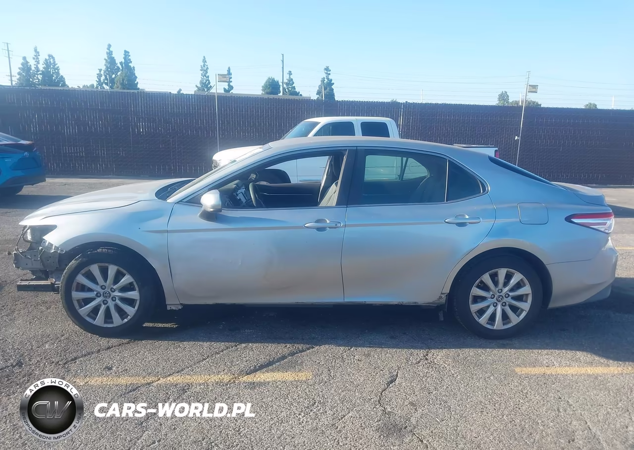 2018 Toyota Camry Le VIN:JTNB11HK1J3032520 - 14