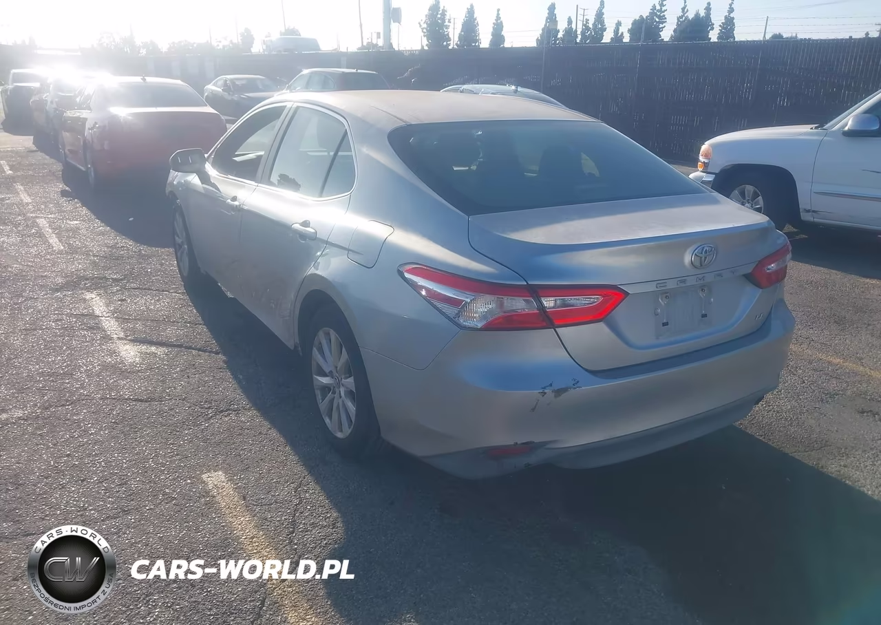 2018 Toyota Camry Le VIN:JTNB11HK1J3032520 - 3
