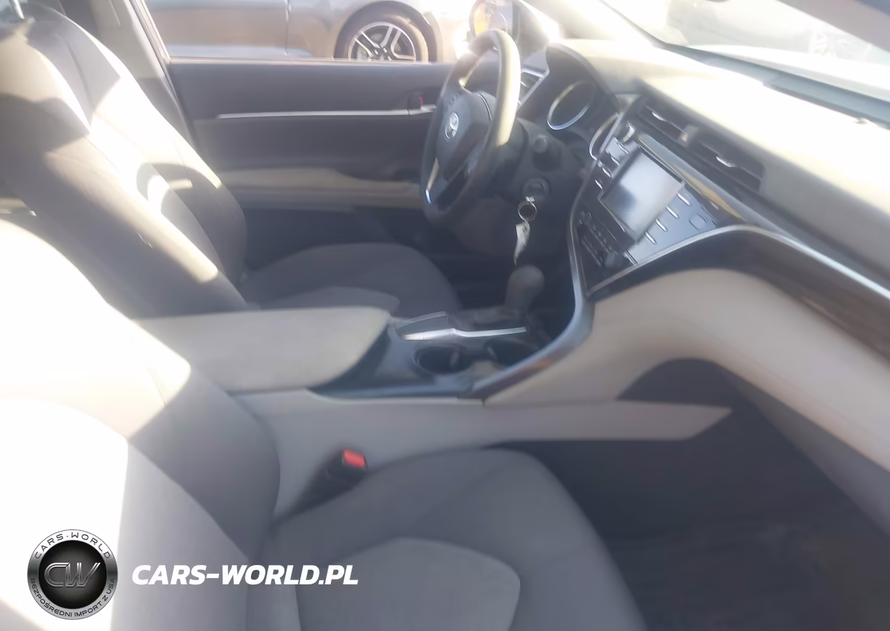 2018 Toyota Camry Le VIN:JTNB11HK1J3032520 - 5