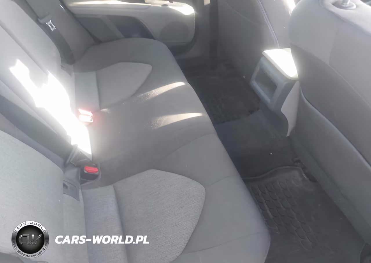 2018 Toyota Camry Le VIN:JTNB11HK1J3032520 - 8