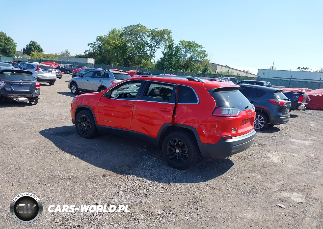 2021 Jeep Cherokee Latitude Lux 4X4 VIN:1C4PJMMX3MD115667 - 3