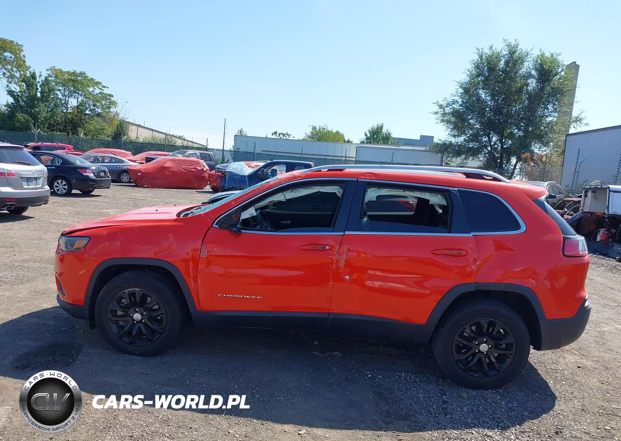 2021 Jeep Cherokee Latitude Lux 4X4 VIN:1C4PJMMX3MD115667 - 6