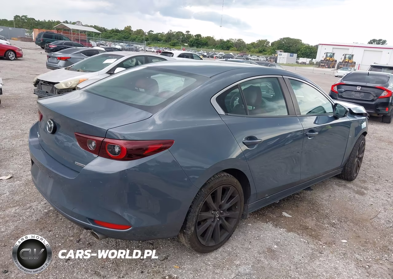 2022 Mazda Mazda3 Carbon Edition VIN:3MZBPACL6NM311983 - 4